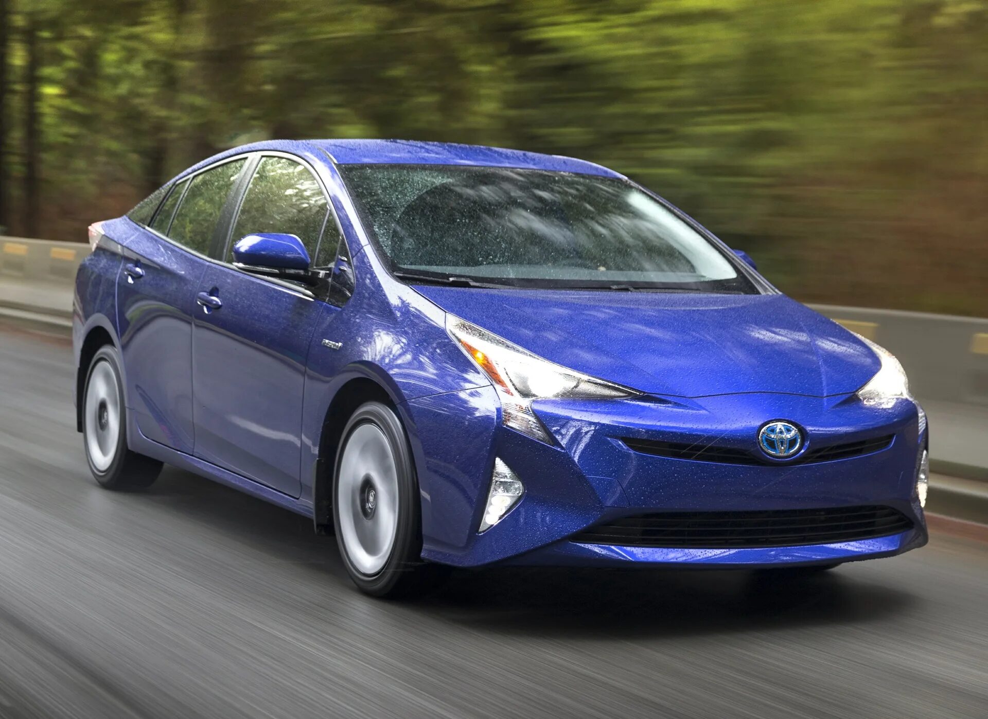 Toyota hybrid. Toyota Prius. Toyota Prius 70. Приус Тойота 2017 зеленый. Toyota Prius Price.