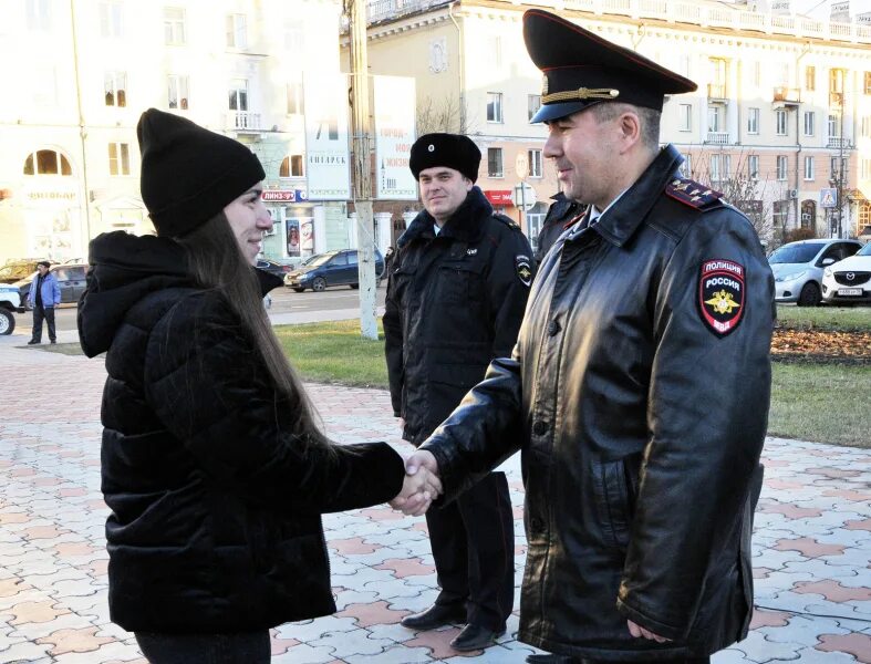Участковый уполномоченный полиции канского района с. Свидетель в полиции. Полиция ангарск. Содействие граждан полиции. Полицейский и гражданин.