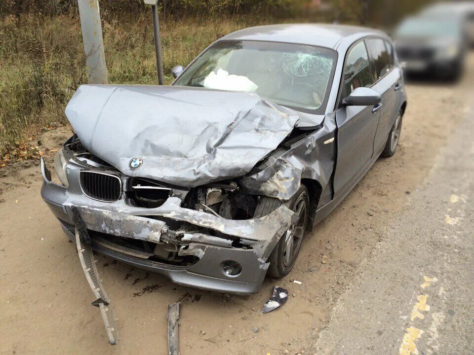 битые бмв. бмв х5 битая. Bmw f30 битая. разбитая bmw x6. битая бмв х5 е70.