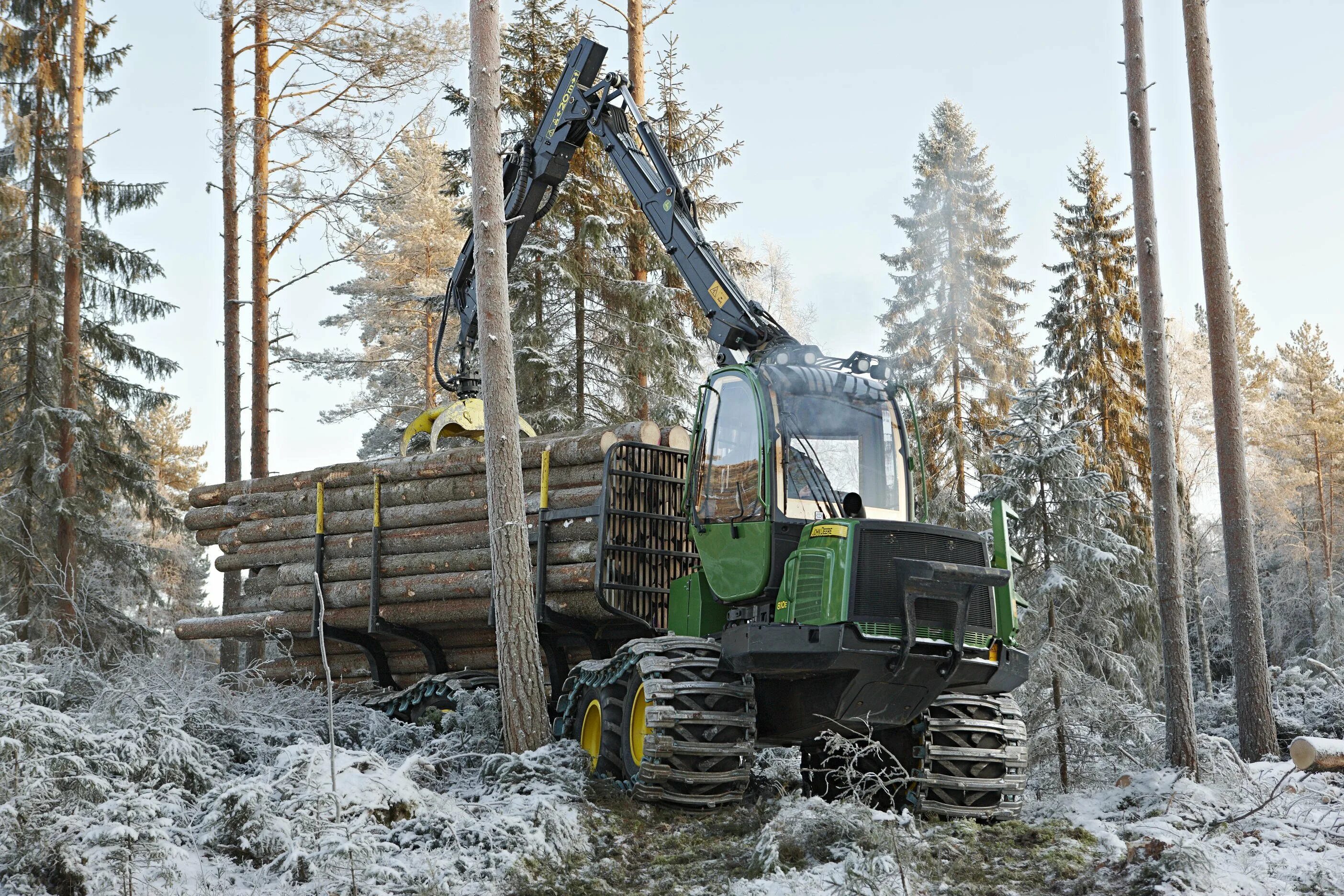 Харвестер камаз. Харвестер John Deere. Форвардер Джон Дир. Джон Дир лесовоз. Форвардер John Deere в лесу.