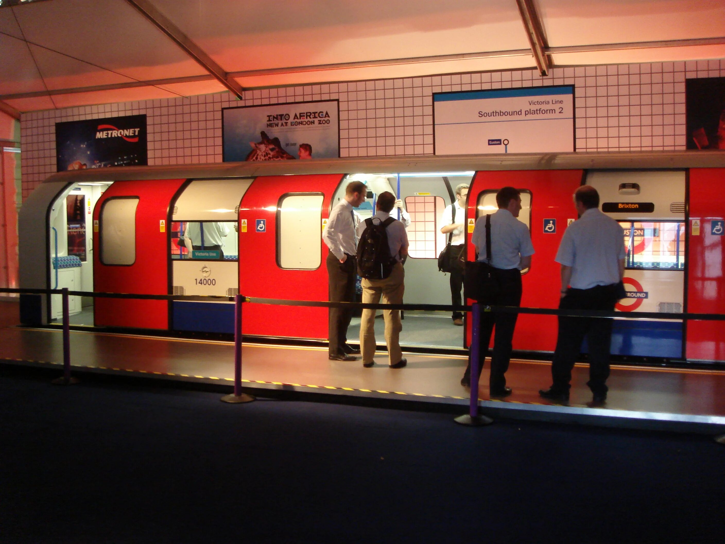 Общественный метрополитен. Метро 2009. Школа метрополитена СПБ. Victoria line Southbound.