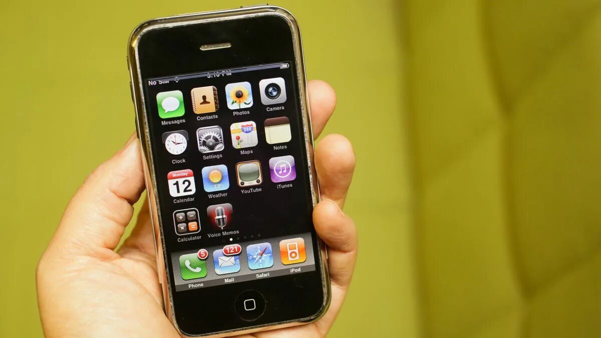 Первый iphone год выпуска. Iphone 2007. Iphone 1. Первый айфон. Самый первый афно.