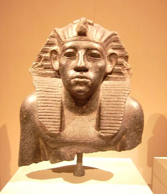 среднее царство египта искусство. фараоны среднего царства. фараон сесострис. статуя аменемхета iii эрмитаж. искусство древнего царства египет живопись.