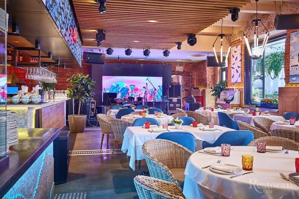 2. магадан ресторан красный октябрь. кластер красный октябрь в москве. арт кластер красный октябрь москва. берсеневский переулок дом 2.