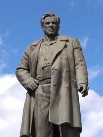 В 2006 году в этот день в Красноярске открылся памятник писателю Виктору Петрови