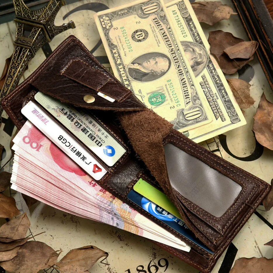 Портмоне с деньгами. Бумажник с деньгами. Женский кошелек с деньгами. Кошелек с деньгами и карточками.