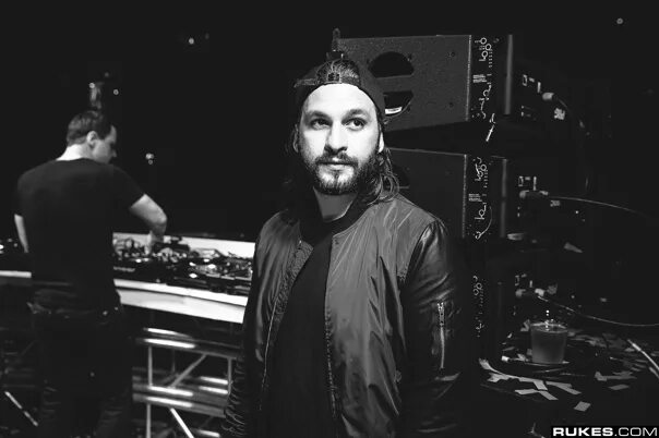 Скачать 2003 Steve Angello Teasing Charlie Mp3