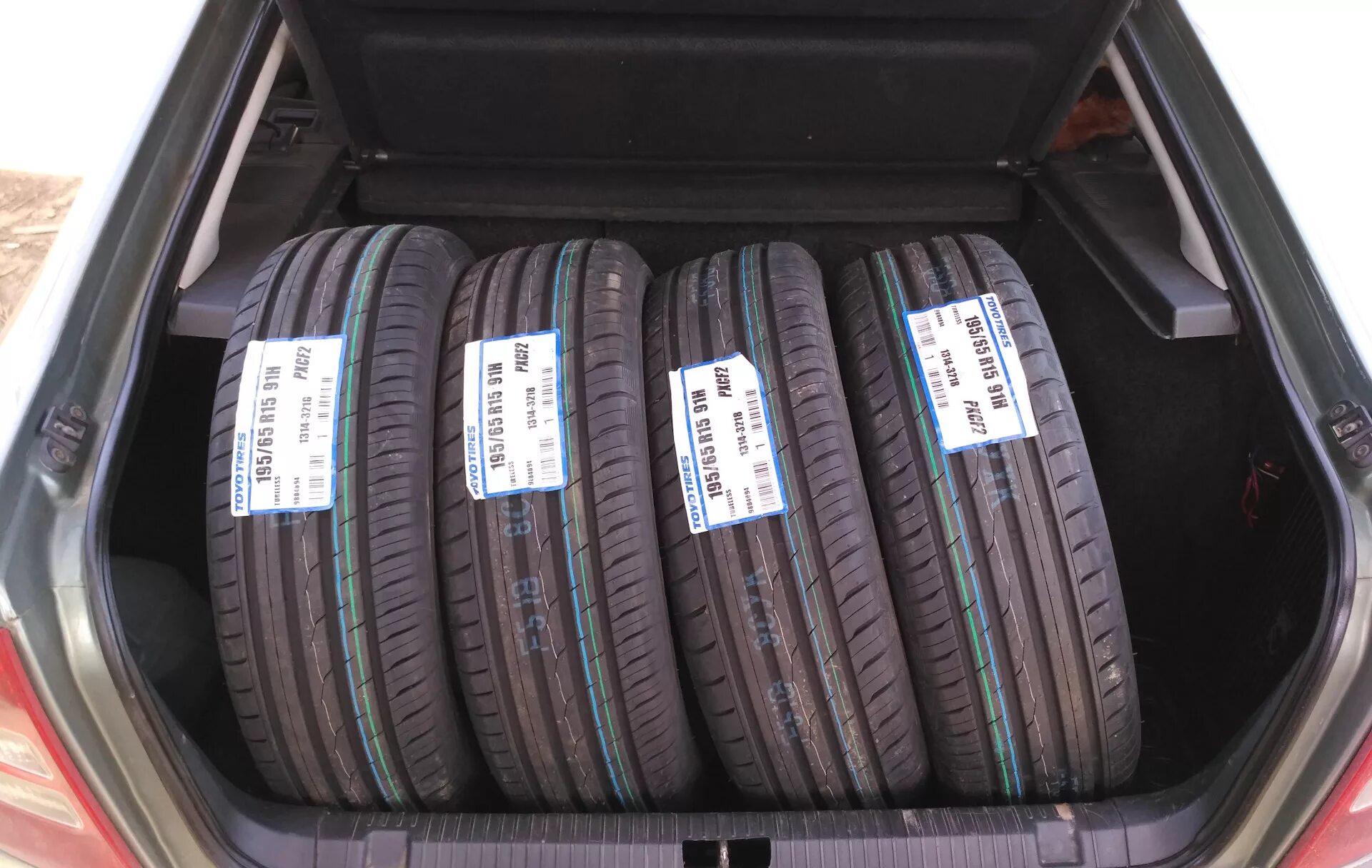 Рейтинг лучших летних шин 2024. Toyo 195/65 r15. Toyo PROXES cf2 195/55 r16 91v XL. Toyo PROXES Comfort. Летняя резина 195/65 r15 Тойя.