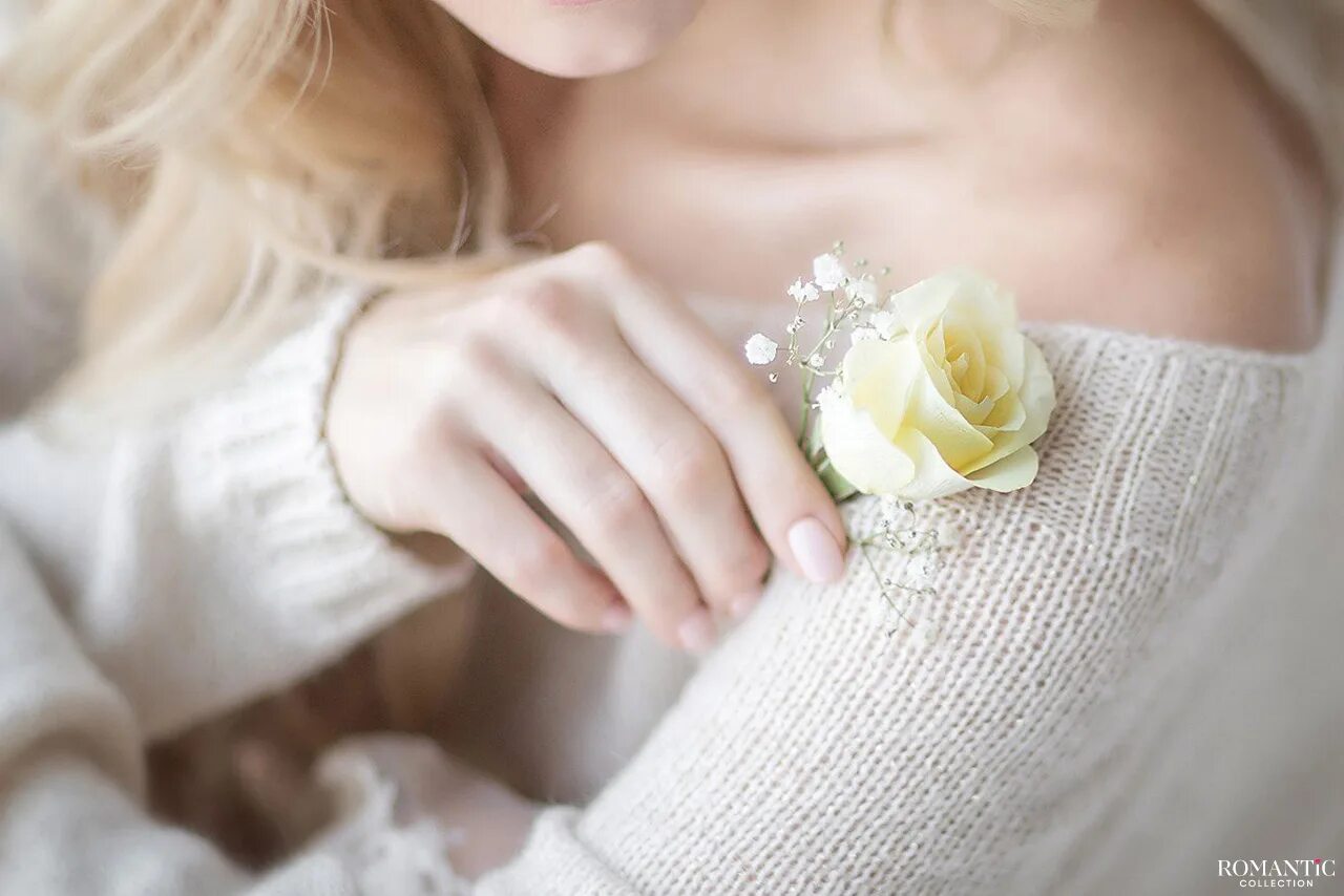 Нежные розовые розы. Нежная фотосессия с цветами. Любовь души. Нежность картинки. Нежный поцелуй.