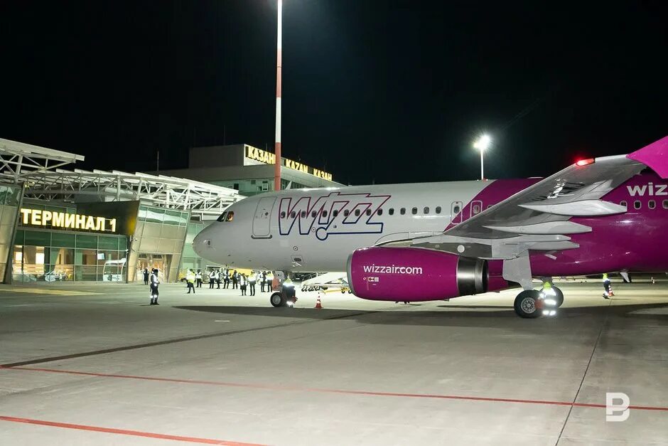 Рейсы казань ереван. Международный аэропорт Венгрия Wizz Air. Kazan Airlines. Рейс Казань Будапешт. Самолет Казань Будапешт.