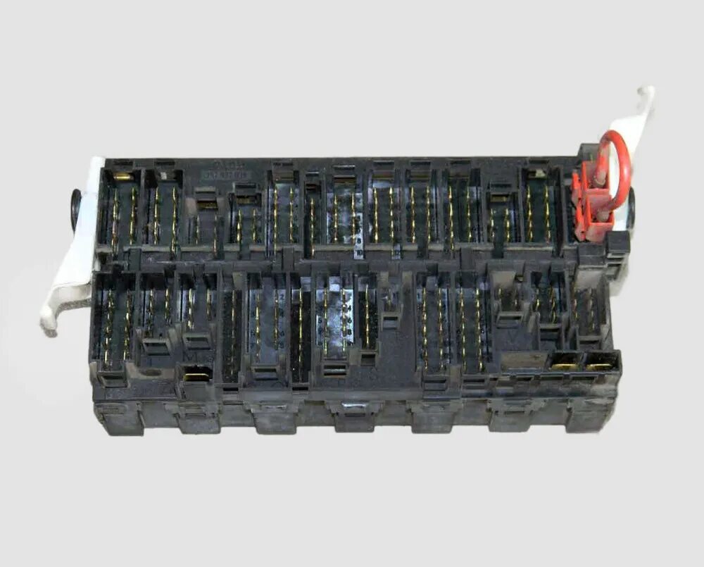 Блок предохранителей фольксваген пассат б3. Предохранители и реле б3. Предохранители фольксваген пассат б3. Реле ближнего света пассат б3. Реле света фольксваген пассат б3.