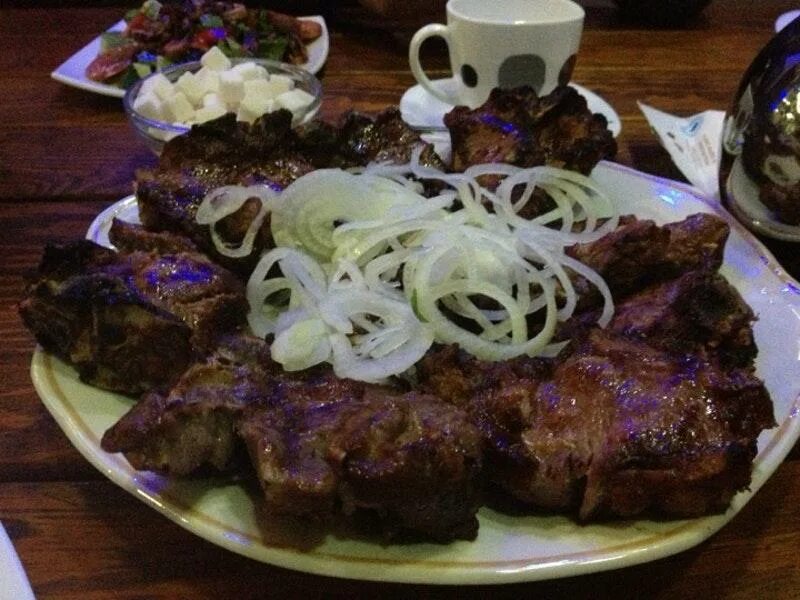 Ресторан мурад махачкала. Шашлык махачкала. Шашлычная мурад махачкала. Мурад шашлык махачкала. Национальная кухня северного кавказа шашлык.