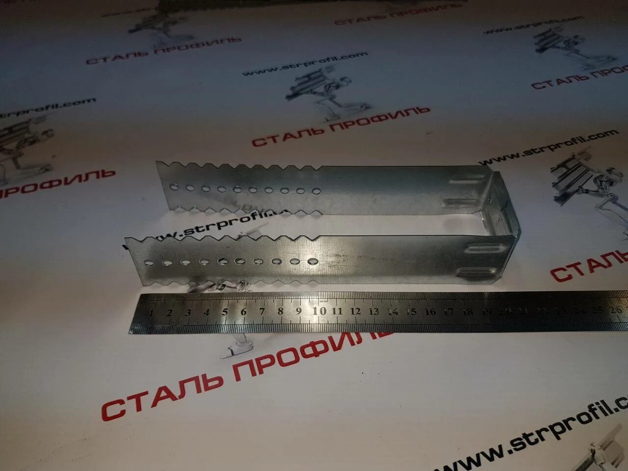 Скользящий подвес для гипсокартона в деревянный дом