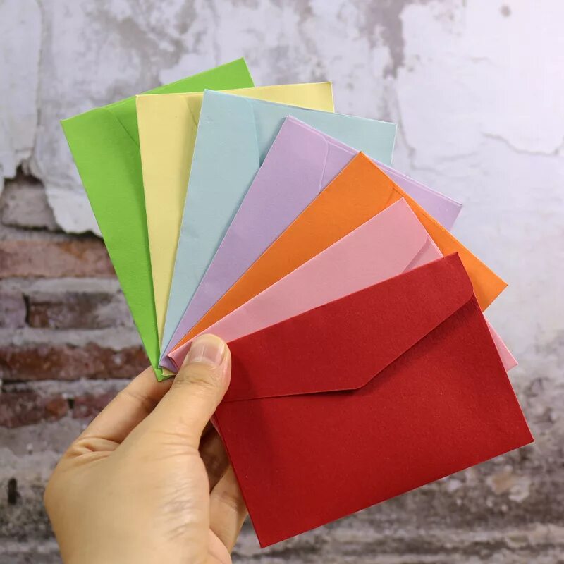 Бумага конверты купить. Разноцветные конверты. Конверт бумажный цветной. Цветные конвертики. Яркий конверт.