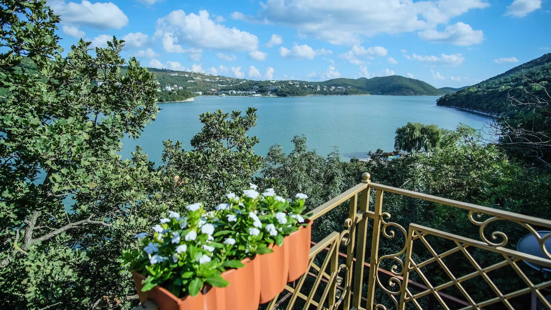 Гостиница лагуна абрау дюрсо. Новороссийск абрау дюрсо гостиница. Гостиница империал абрау дюрсо. Абрау дюрсо тауэр. Абрау дюрсо спортивная база.