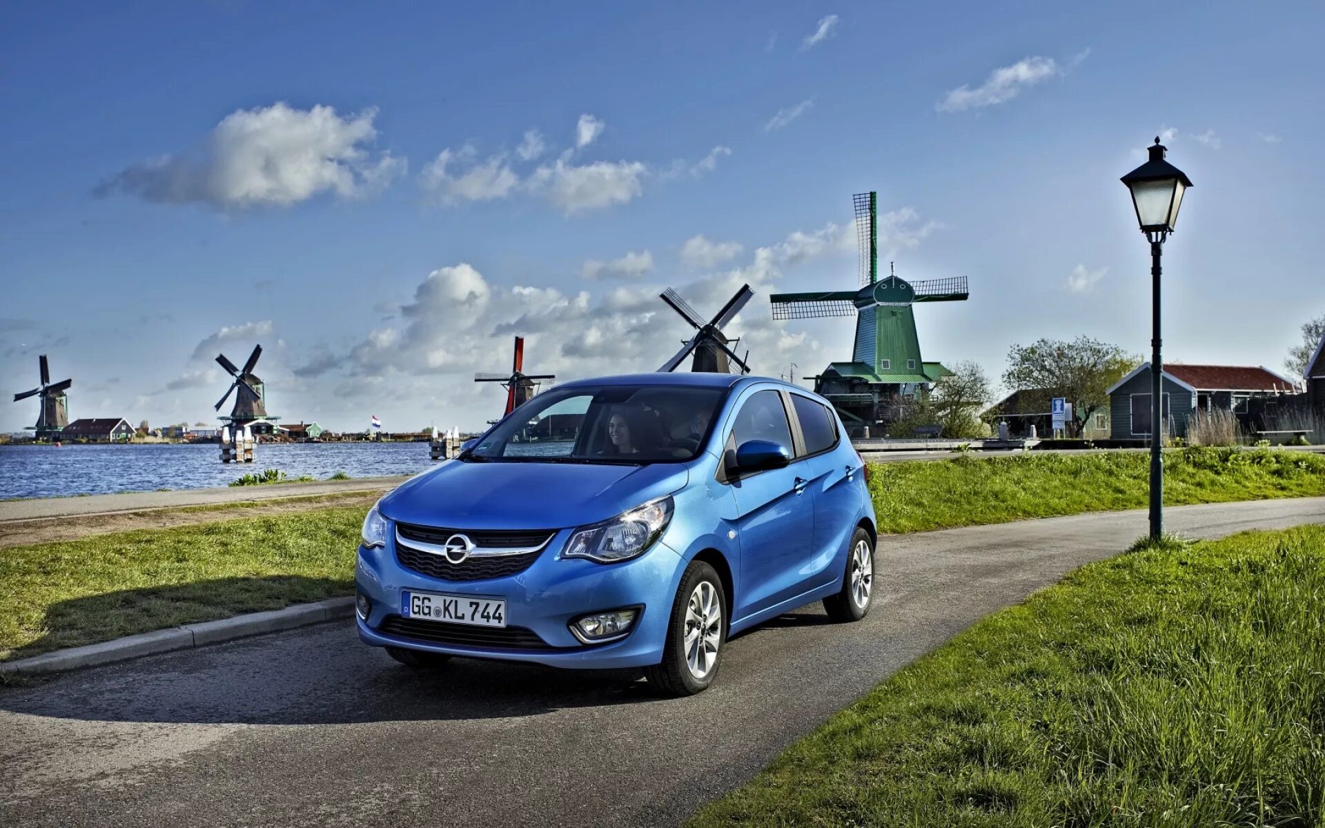 Opel 30. Opel Karl 2015. Опель Корса небесно голубая. Опель Корса синяя. City cars Opel 2015.