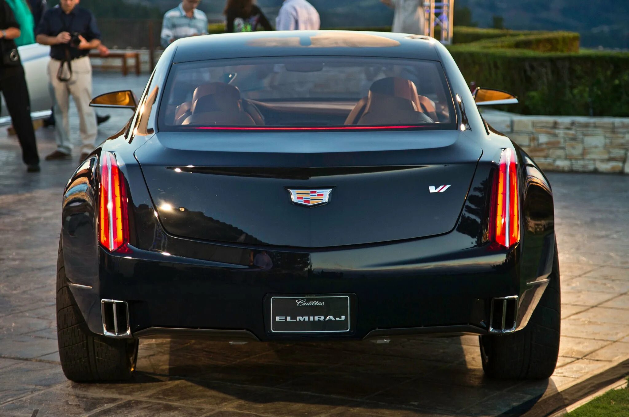 Фото машина задний. Cadillac Elmiraj Concept 2020. Cadillac Elmiraj 2019. Cadillac Elmiraj сзади. Кадиллак Аль Мирадж.