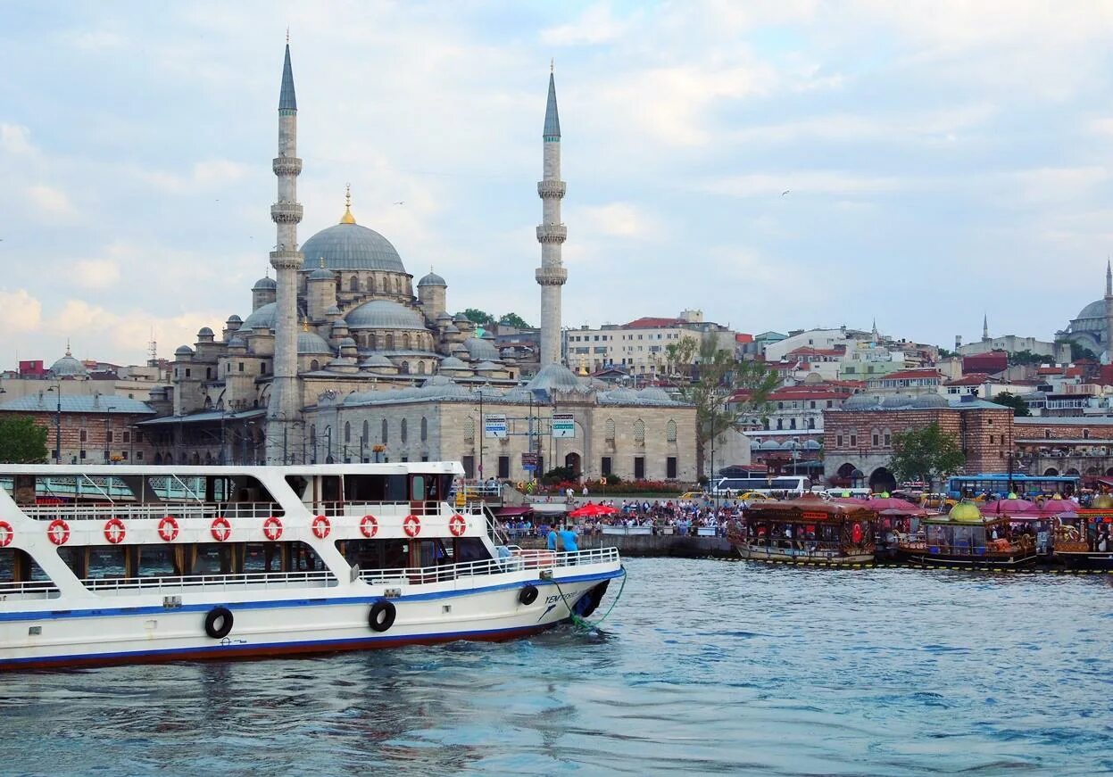 Стамбул босфор вапур. Босфор турция стамбул. Стамбул босфор кораблики. Стамбул босфор панорама. Прогулка по босфору в стамбуле.