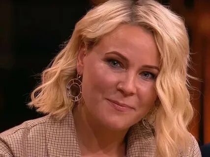 Moynali kiyimlardagi qizlarning chiroyli fotosuratlari