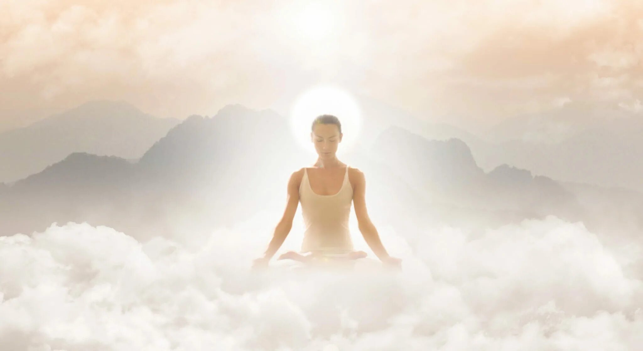 В них светились острая проницательность энергия. Человек на облаке. Медитация осознанности. Духовная медитация. Духовные практики и медитации.