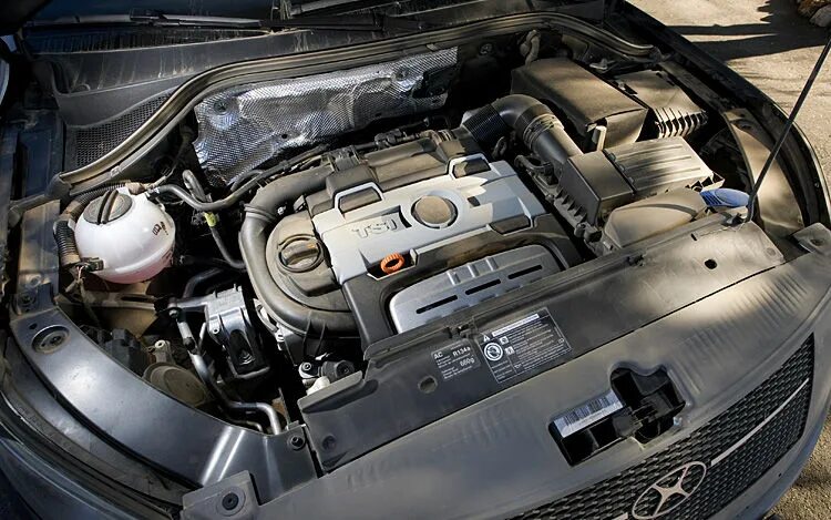 Тигуан дизель моторный отсек. Volkswagen Tiguan 2014 номер двигателя. Tiguan двигатель e888. Номер двигателя Тигуан 2.0 дизель 140 л.с. Фольксваген 3 литра дизель
