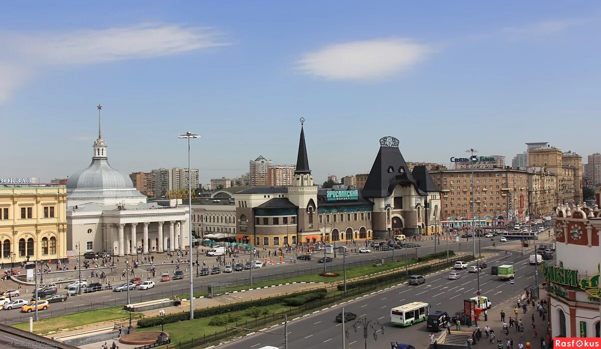 Площадь 3 вокзалов в Москве. Комсомольская площадь три вокзала. Три вокзала Казанский Ленинградский Ярославский. Комсомольская площадь Москва Ярославский вокзал. Московские 3 вокзала