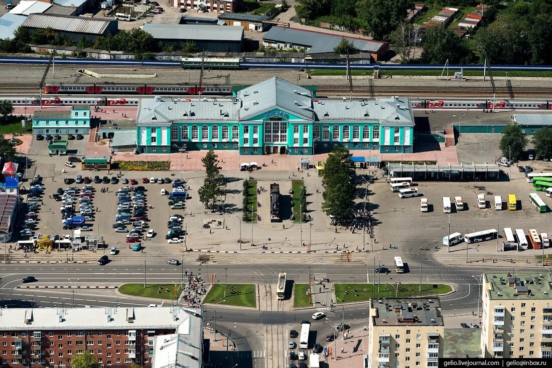 Привокзальная площадь Кемерово. Железнодорожный вокзал Кемерово. Город Кемерово вокзал. Железнодорожный вокзал г. Кемерово. Пл вокзальная