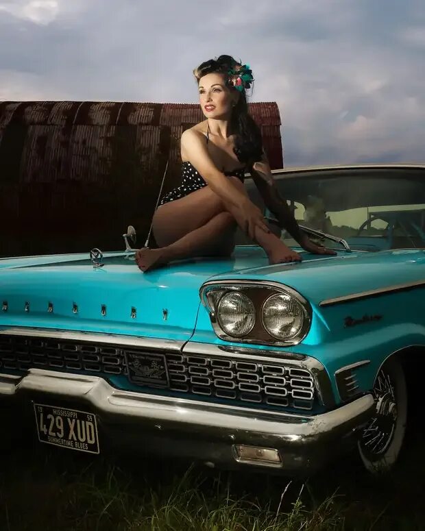 Девушки ретро машины. Фотосессия с ретро автомобилем. Волга газ 21 валерия пономарева. Девушки и ретро автомобили. Женщина за рулем.