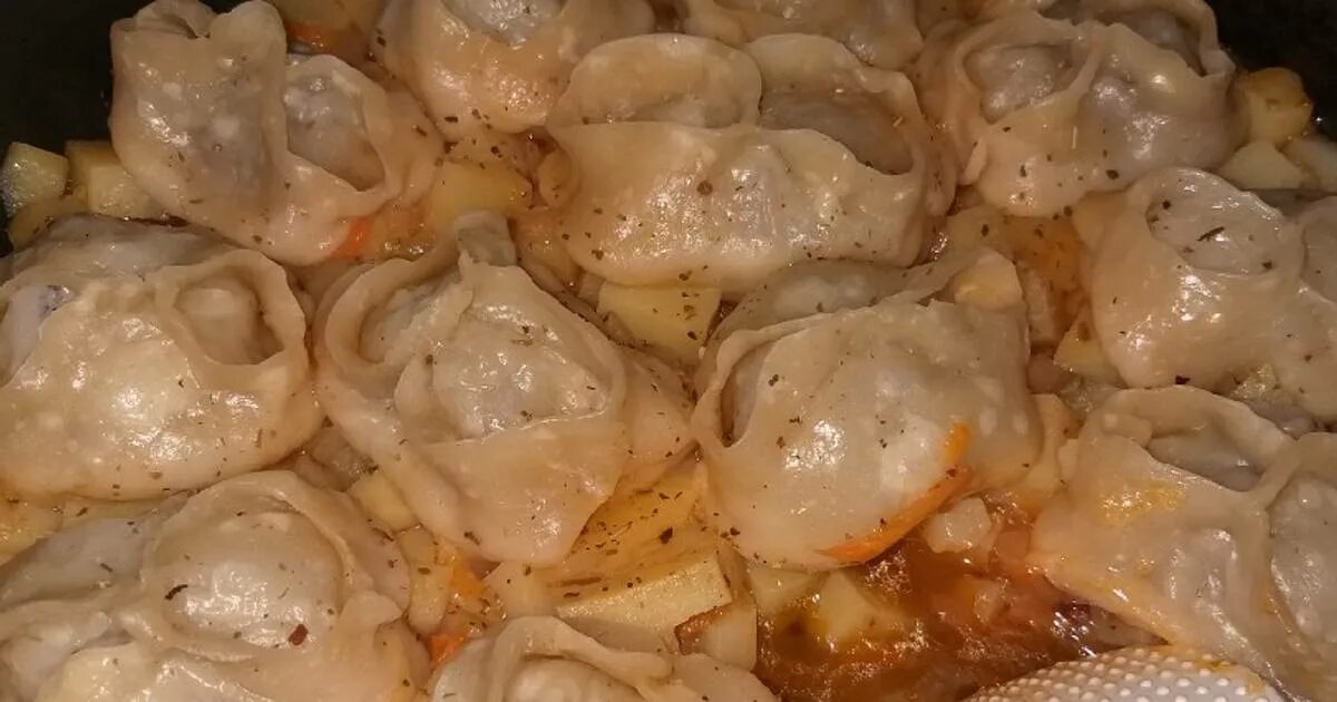 Манты ханум. Ленивые манты на овощной подушке. Манты домашние. Манты в сковороде с подливкой. Манты в сковороде с подливкой.