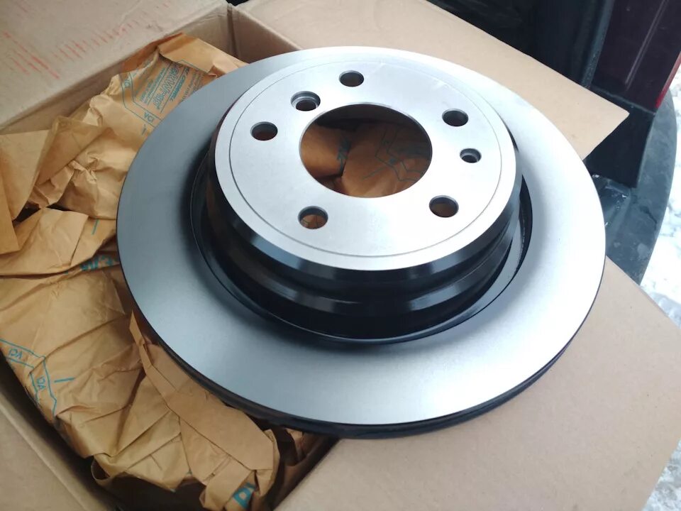 Тормозные диски amd sport santa fe 2. Диск тормозной передний с перфорацией фокус 3. Задние вентилируемые диски. Задние вентилируемые диски. Диски ebc turbogroove.