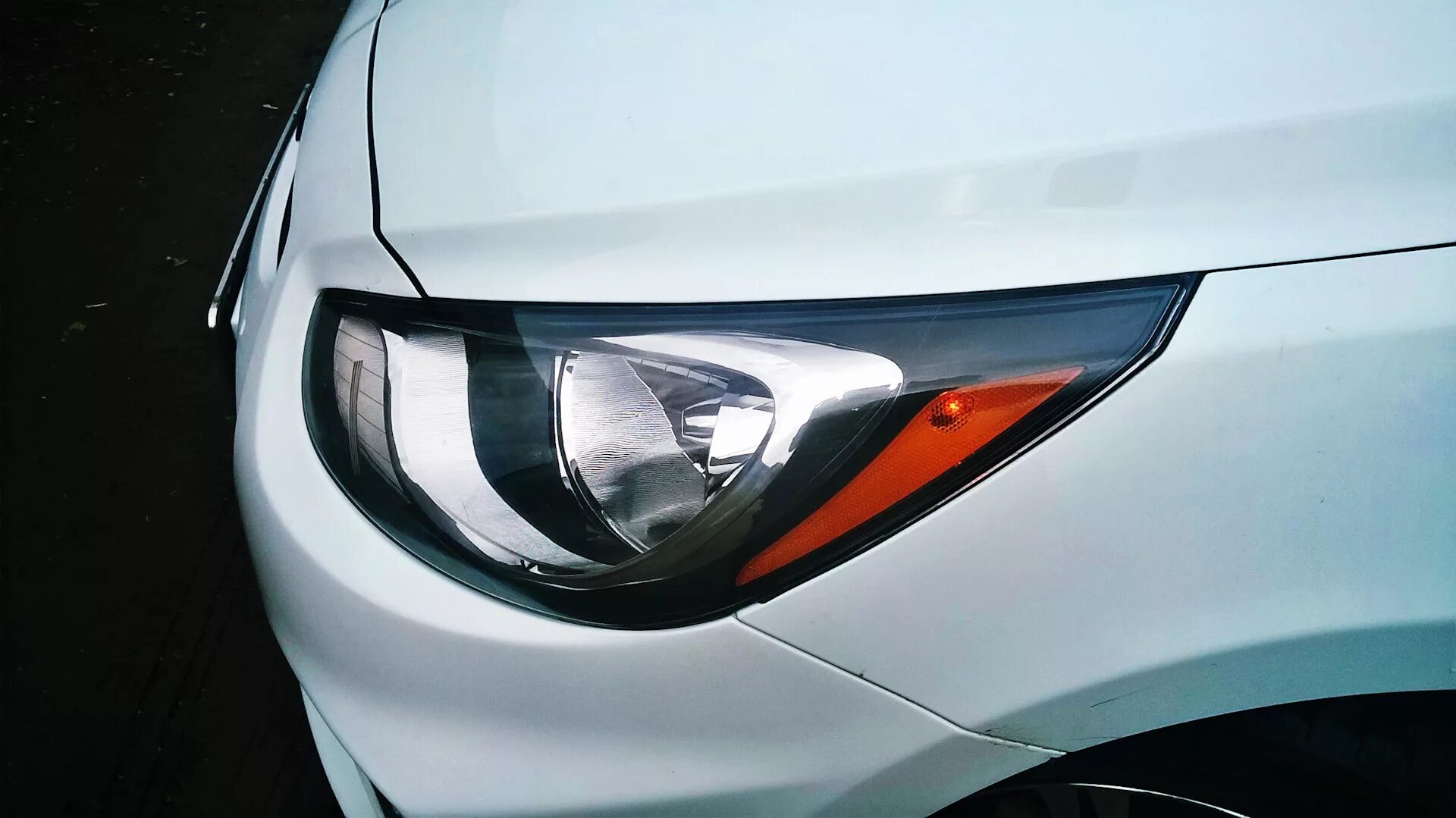 Габариты фары солярис. Регулировка фар hyundai solaris 1. Лампы дхо солярис 2021. Габаритные огни солярис. Фара солярис габариты.