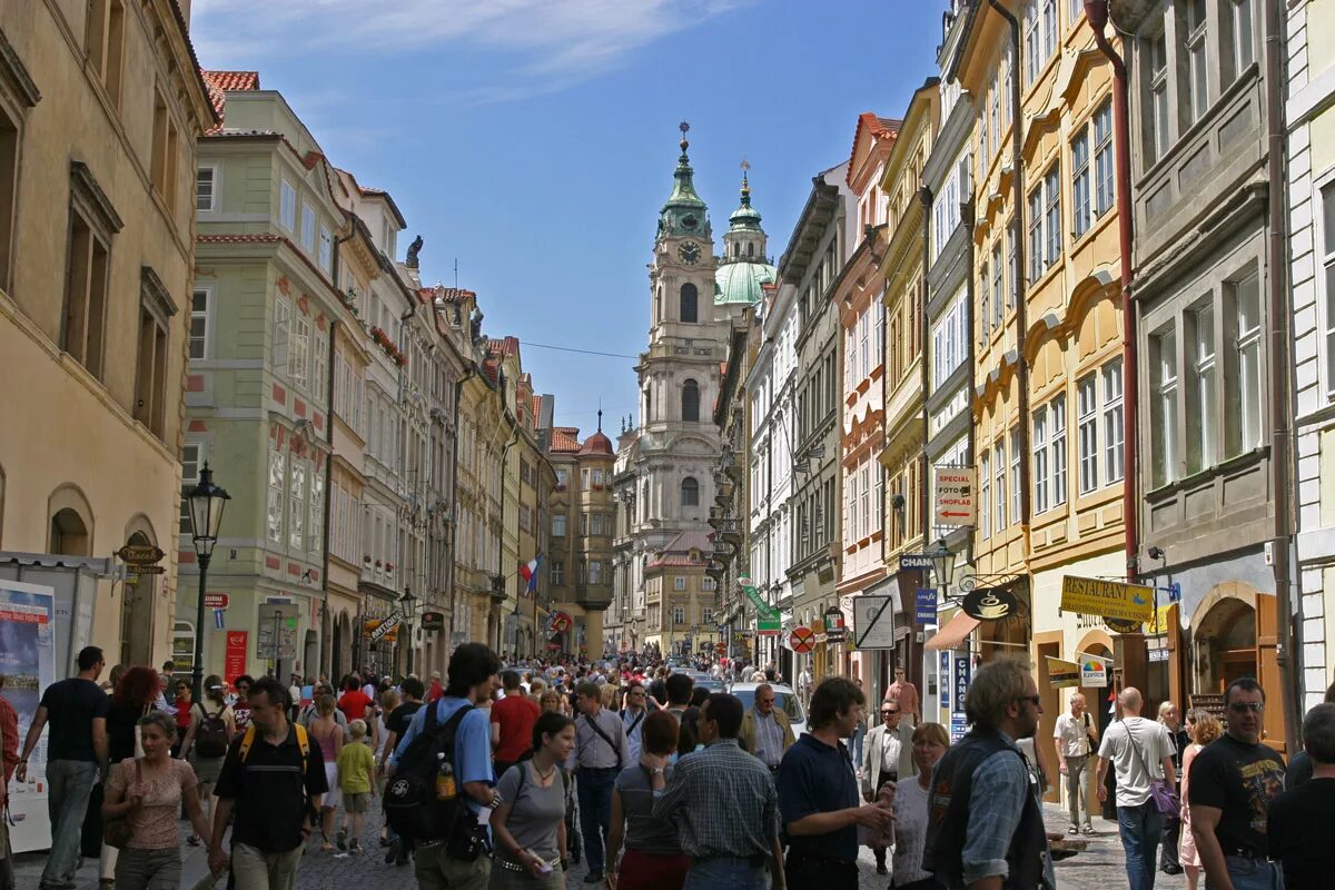 Чехия Прага улицы туристы. Чехия люди. Прага население. Жители Праги.