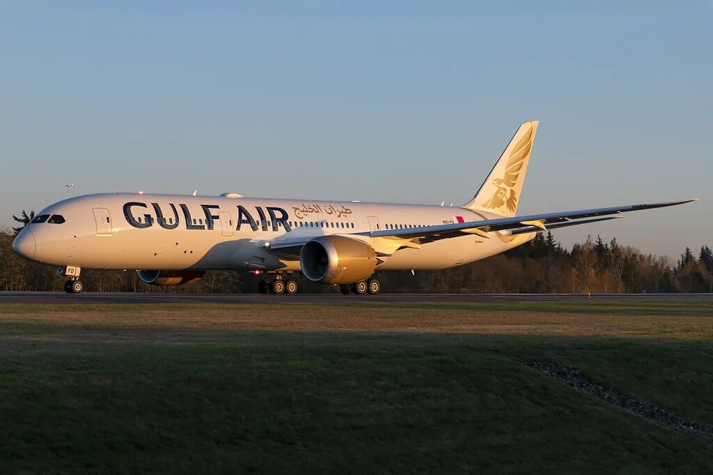 Аир б. Галф АИР Боинг 777. Боинг 787-9 Gulf Air. Gulf Air 787. Галф АИР Боинг 777 в новой ливреи.