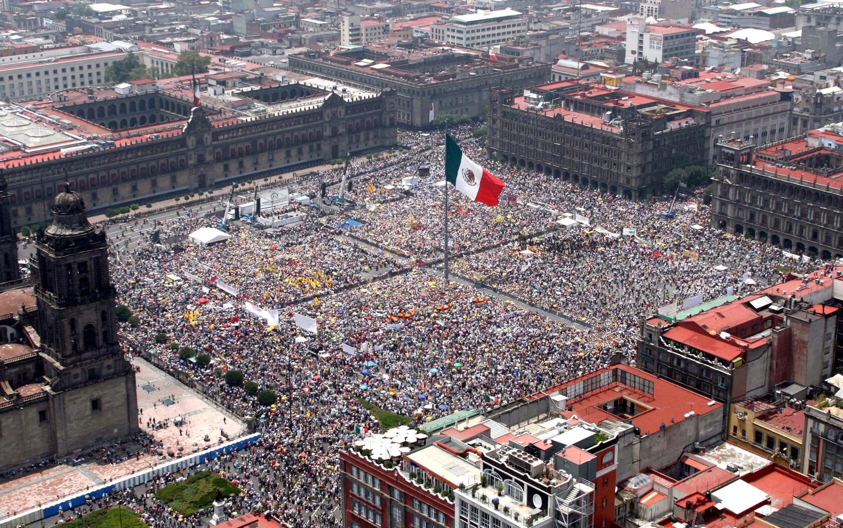 Столица страны мехико. Площадь Сокало Мехико Мексика. Площадь Эль Сокало. Площадь Зокало в Мехико.