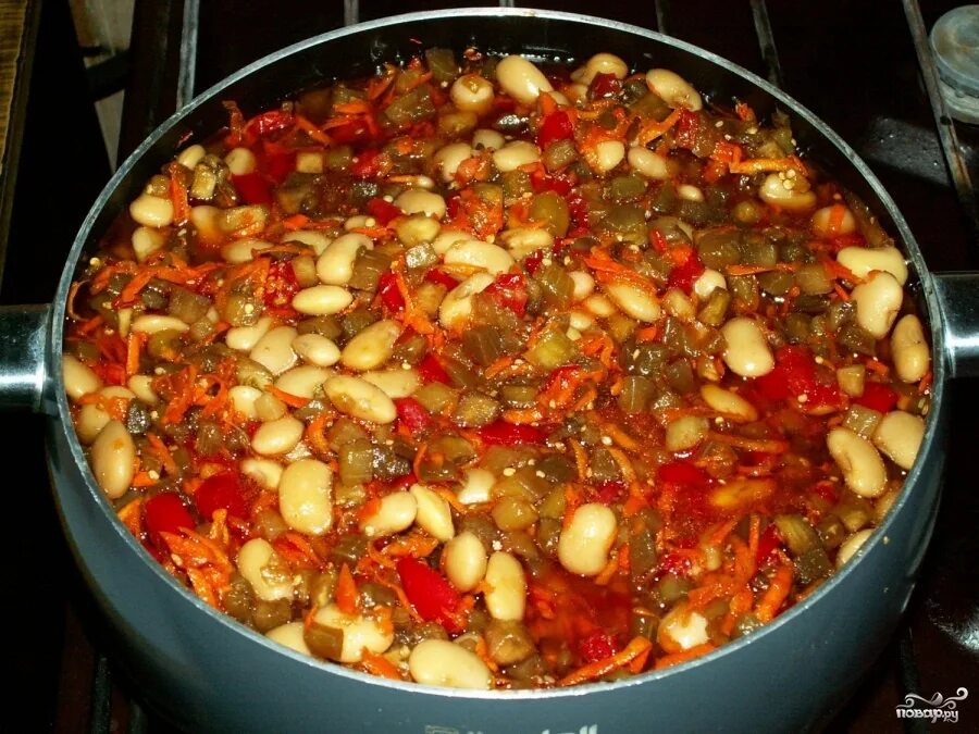 Фасоль тушеная с овощами в томате. Фасоль тушеная с овощами. Фасоль тушеная с овощами. Тушеная стручковая фасоль. Фасоль овощная как приготовить.