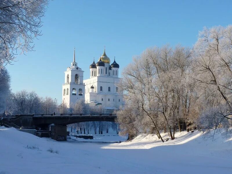 Снежный зимний псков. Псков январь. Псков кром зима. Псковский кремль псков. Псковский кремль кром зимой.