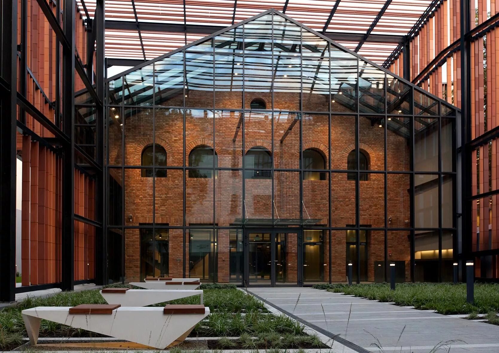 Первые примеры ревитализации на практике в архитектуре The art museum Museum & Exhibitions Kulturstiftung Sachsen-Anhalt
