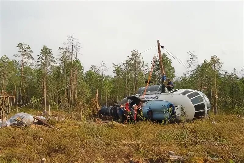 Вертолет в болотах ми. Вертолет ми 6 в Тарко Сале в болоте. Тарко-Сале вертолет в болоте. Вертолет ми-6 в Тарко-Сале. Ми8 в болоте Томск.