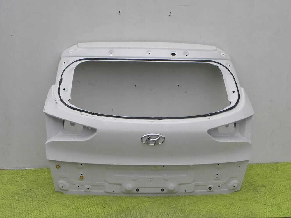 Hyundai tucson надпись задняя крышка багажника. Крышка багажника туксон 2008. Крышка багажника хендай туссан. Хёндай туксон дверь багажника. Крышка багажника на hyundai tucson 2012 года.