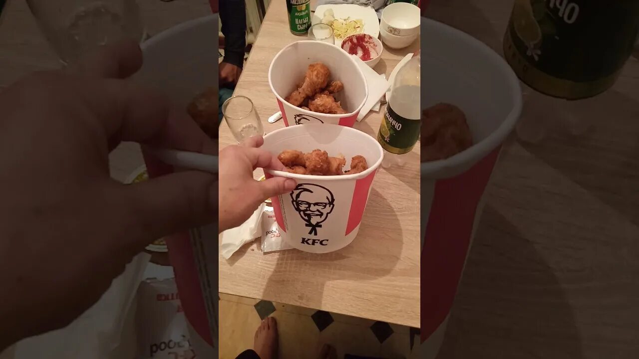 Кроссовки фаины семеновны ялта kfc. Топ лайфхаки для КФС. Ноу хау КФС.