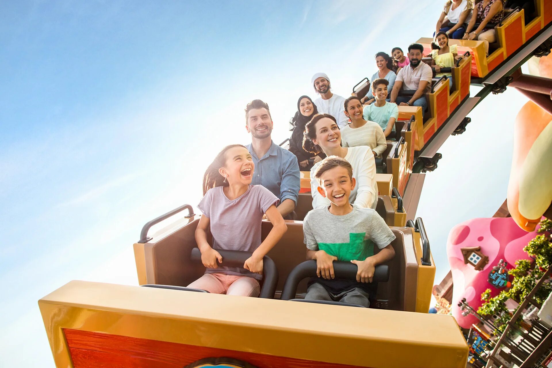 Билеты дубай парк. Dubai pass. dubai theme park pass. motiongate dubai legoland 2025. парк аттракционов в дубае фото семьи.
