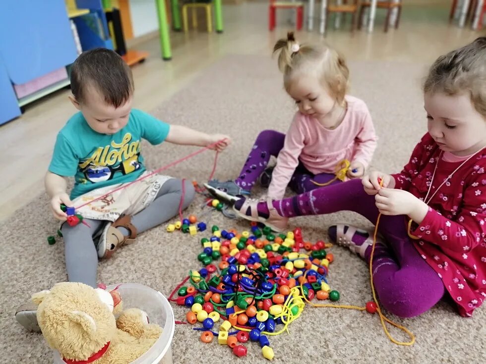 Сенсорное развитие детей 1 года. Сенсорные игрушки. Развивающие игры для детей. Сенсорика для детей. Игрушки для детей раннего возраста.