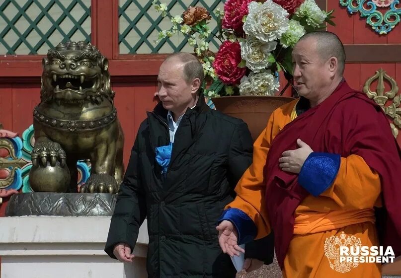 Хаму лама. Иволгинский дацан лама аюшеев. далай лама и путин. хамбо лама путин. хамбо лама итигэлов иволгинский дацан.