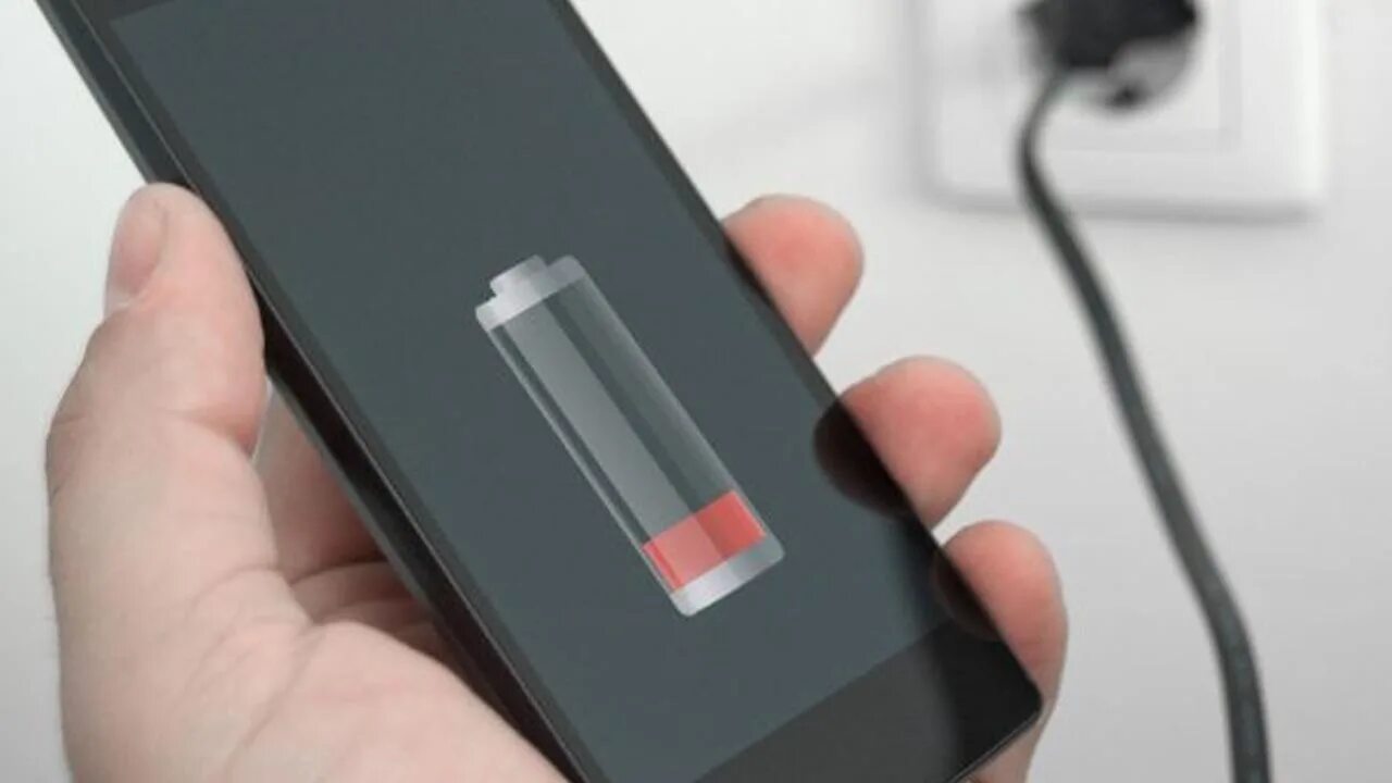 Телефон долго заряжается и быстро разряжается. Зарядка для смартфона. мобильник на зарядке. смартфон заряжается. заряжать телефон.