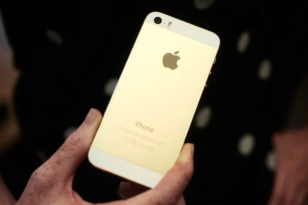 Купить новый старый айфон. Apple iphone 5s Gold. Apple iphone 5. Iphone 5s поколения. Айфон 5 старый.