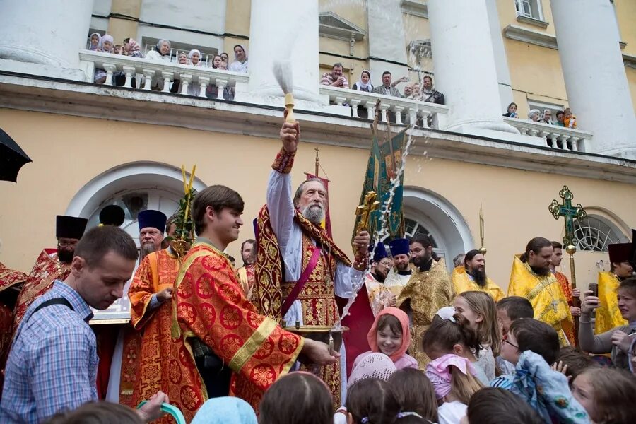 Больница царевича димитрия при первой градской. Храм Святого благоверного царевича Димитрия. Больничный храм Святого благоверного царевича Димитрия, Москва. Храм царевича Димитрия при 1 градской больнице. Храм царевича Димитрия при первой градской больнице сайт.