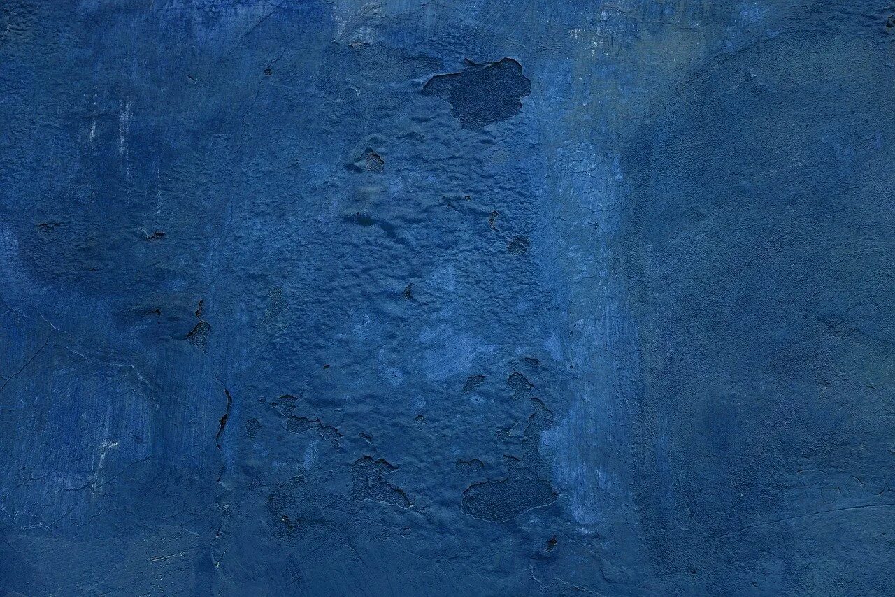 Голубая стена. Синяя стена. Синяя стена фон. Синяя стена фактура. Темный синий фон.