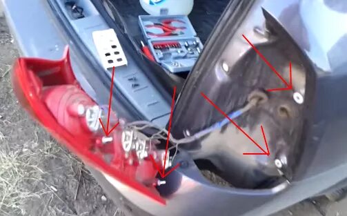 Replacing the lamps in the rear light, removing the light (Chevrolet Lacetti 1 2
