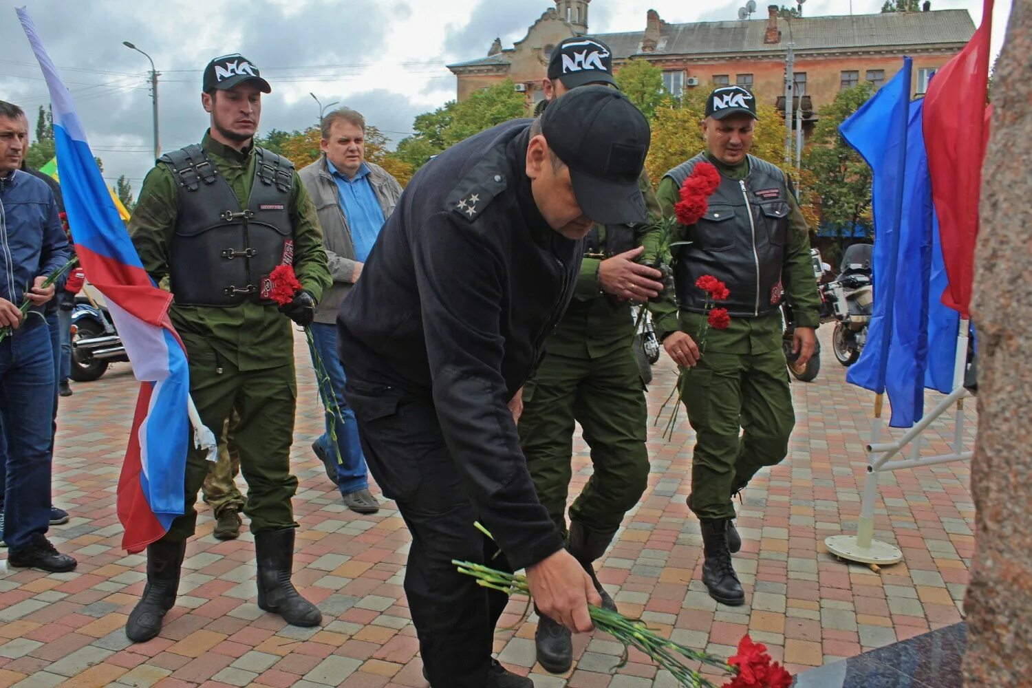 Горловка помощь. Горловка кузбасс. помощь днр. соревнование донбасса и кузбасса. техника кузбасса донбассу.