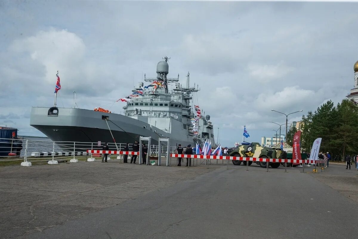 Корабль в архангельске. Вмф архангельск. Мпк 130. Архангельск флот. День вмф архангельск.